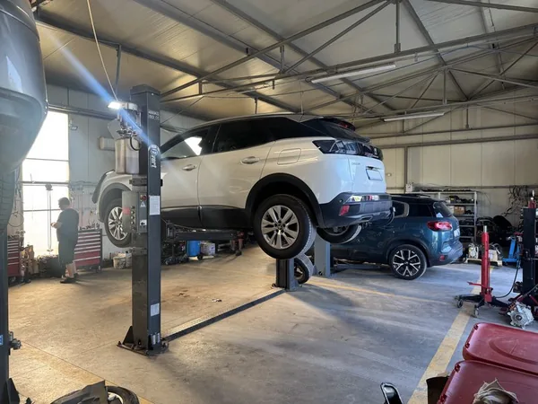 service ploiești - lucrare în service-ul AutoViva Strejnicu